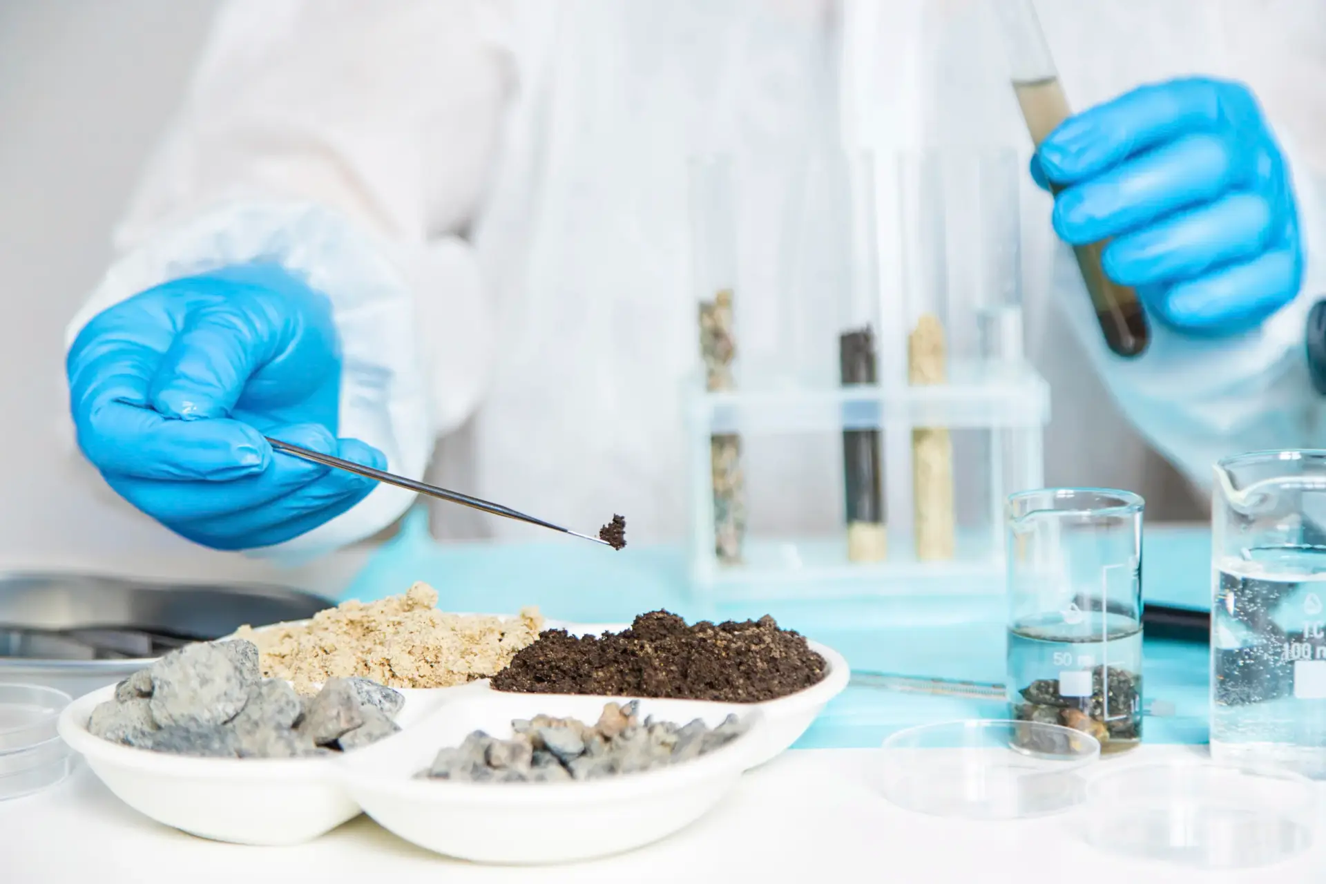 Sampling services by LITOLAB in the field